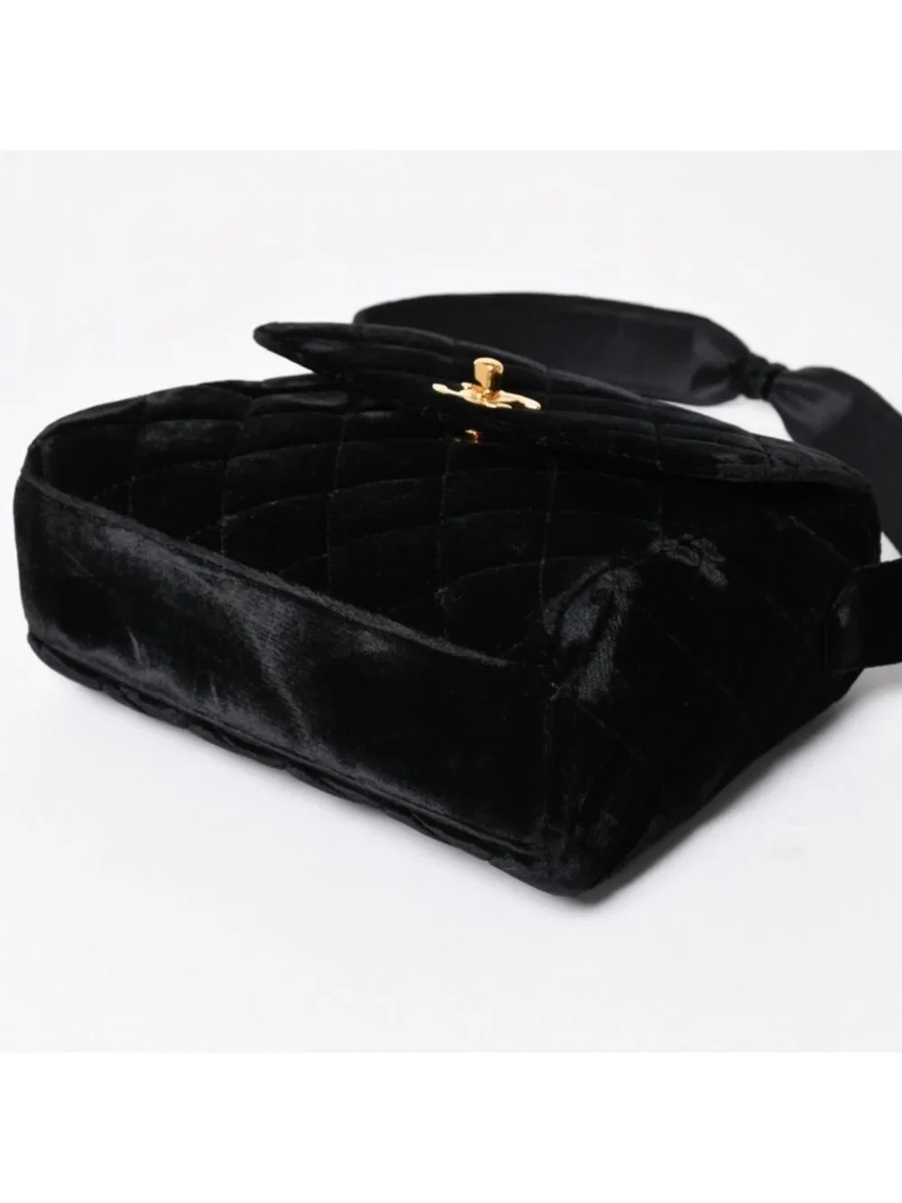 Chanel Bag CC Logo Velvet Quilted Turnlock Black Gold